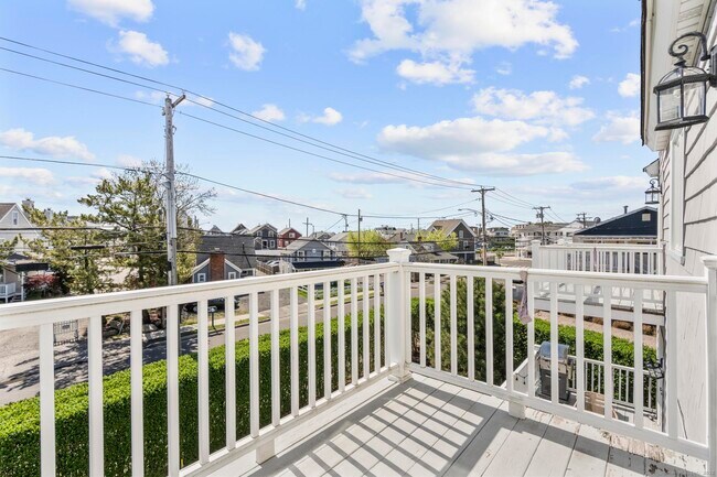 Building Photo - 672 Fairfield Beach Rd