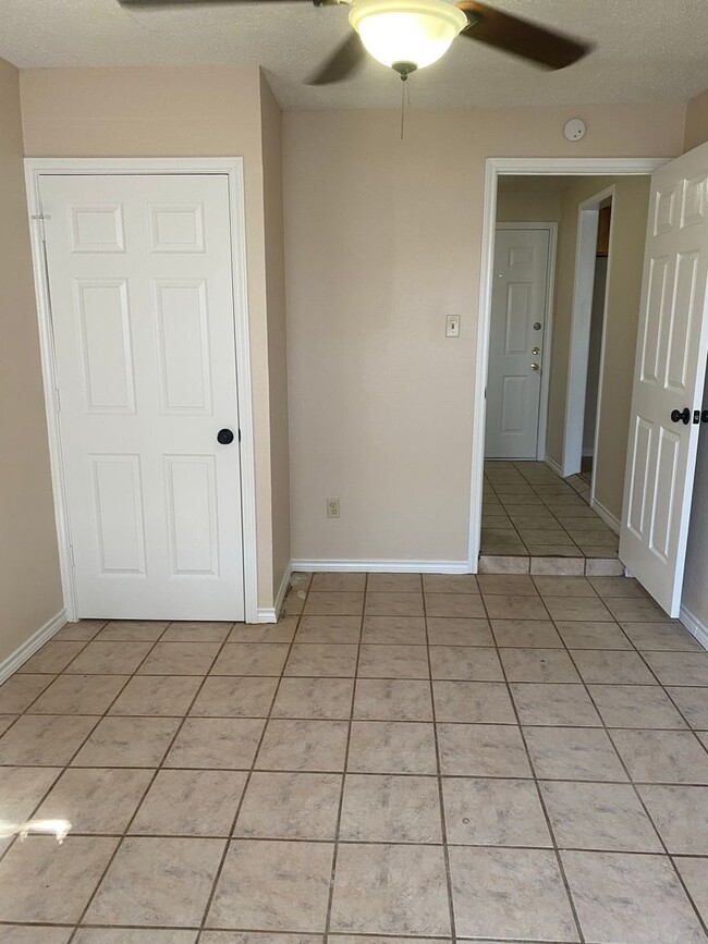 Building Photo - Move In Special - $300 OFF First Full Month!