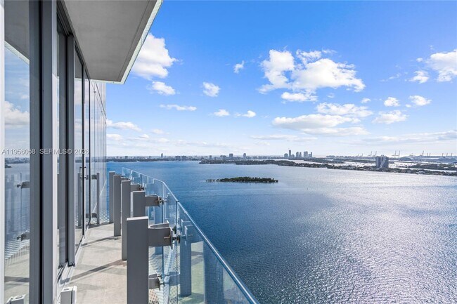 Building Photo - 700 NE 26th Terrace