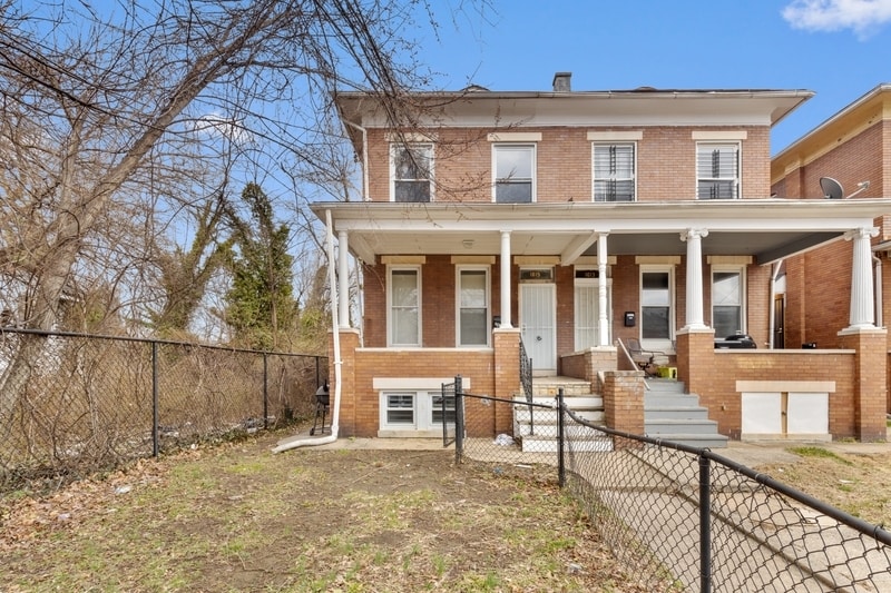 Primary Photo - 1615 N Hilton St