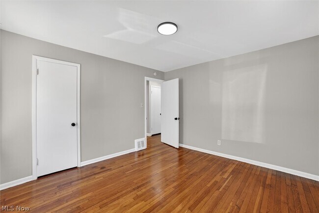 Building Photo - 13776 Shady Oak Blvd