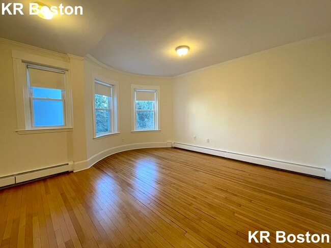 Primary Photo - 14 Fairbanks St
