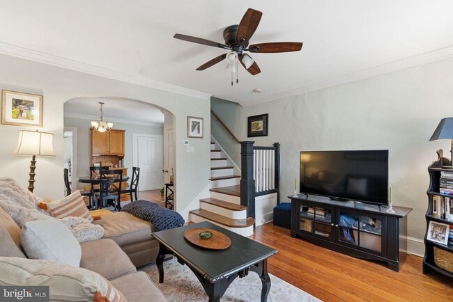 Building Photo - 405 Leverington Ave