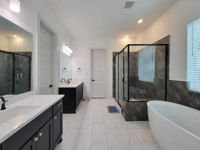 Building Photo - 5023 Golden Peach Rd