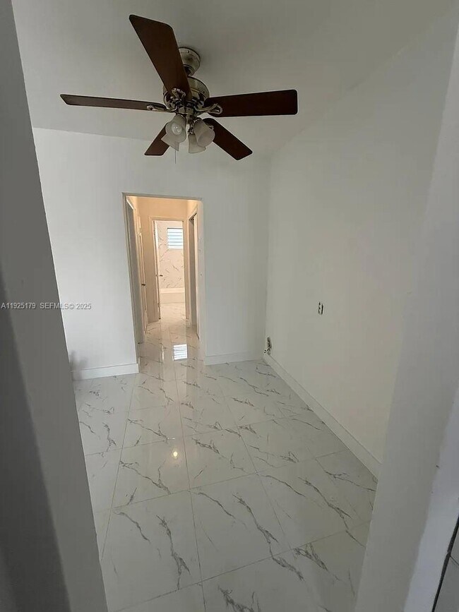 Building Photo - 1225 Normandy Dr