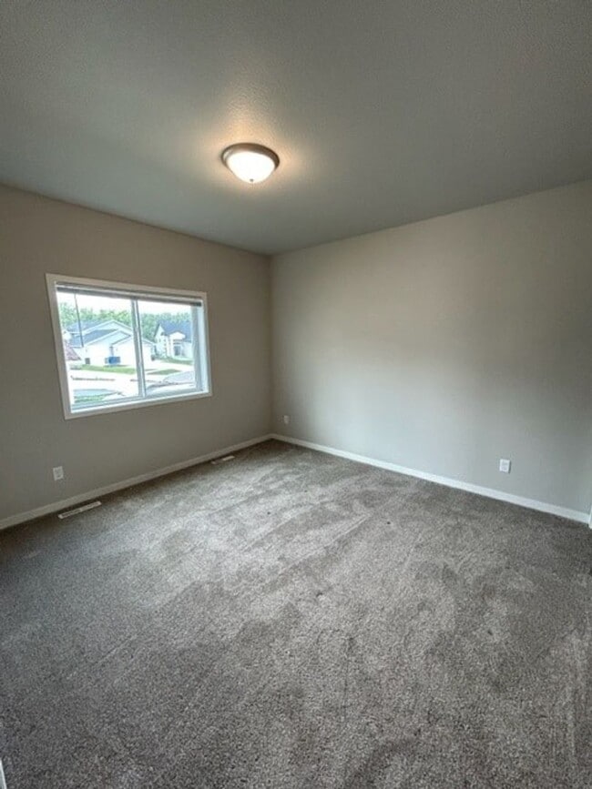 Building Photo - 3027 39th Ave S