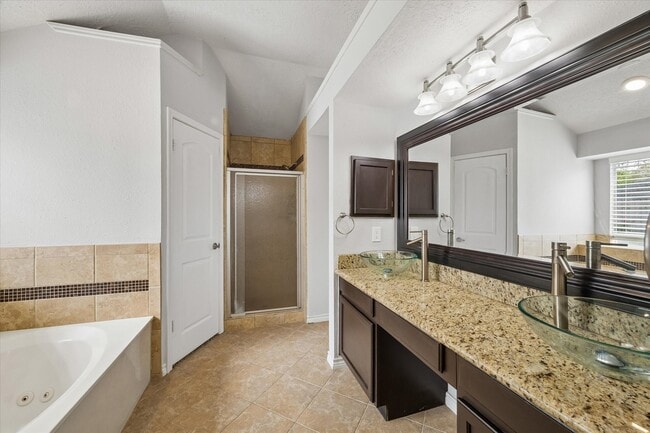 Building Photo - 2209 Aberdeen Dr