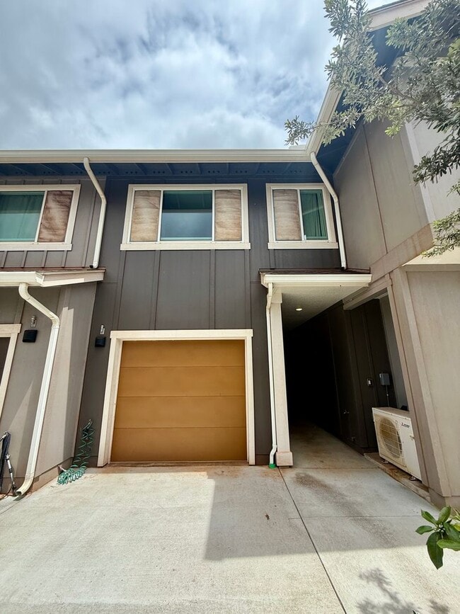 Building Photo - Rarely Available 2 bedroom 2 bath townhome in Koa Ridge