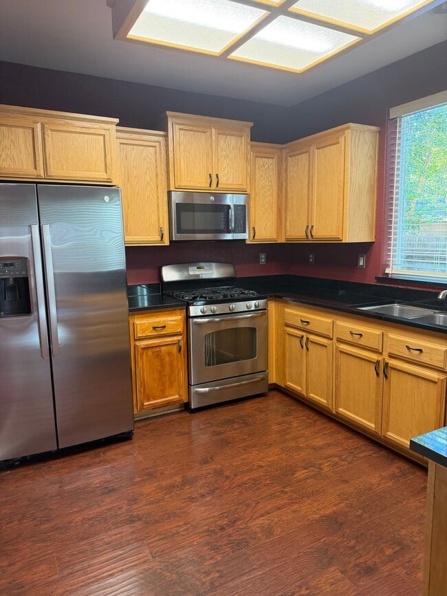 Building Photo - 4032 Vittoria Ln