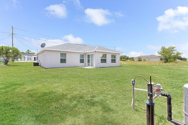 Building Photo - 500 dollars off firs month rent if move in by end of March!! .... Gorgeous Newer Custom Built Home