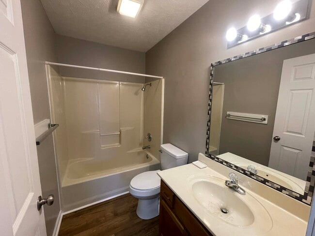 Building Photo - 570 Cherub Ct