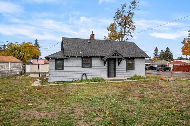 Building Photo - Charming Garland Area Home!
