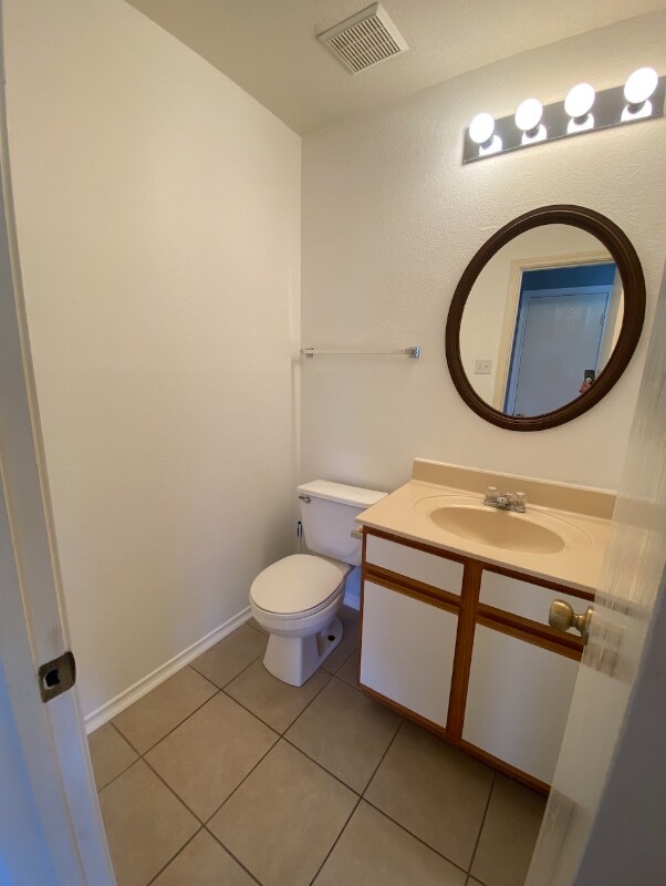 Building Photo - 1214 Champion Dr