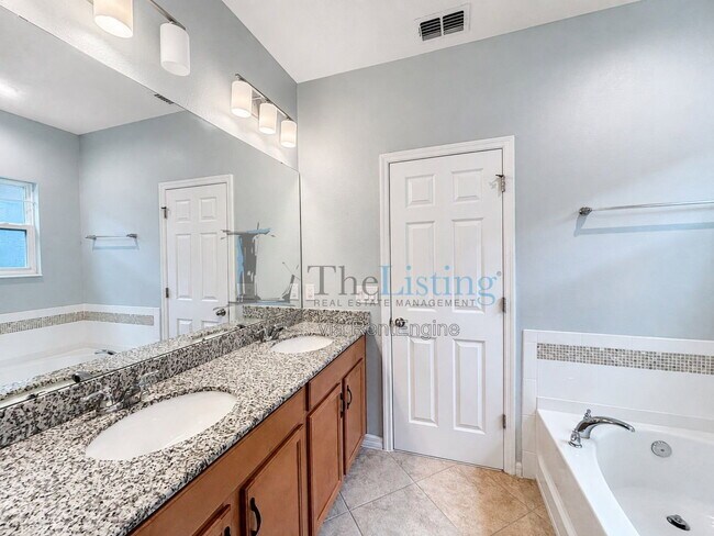 Building Photo - 9137 Grand Is Wy