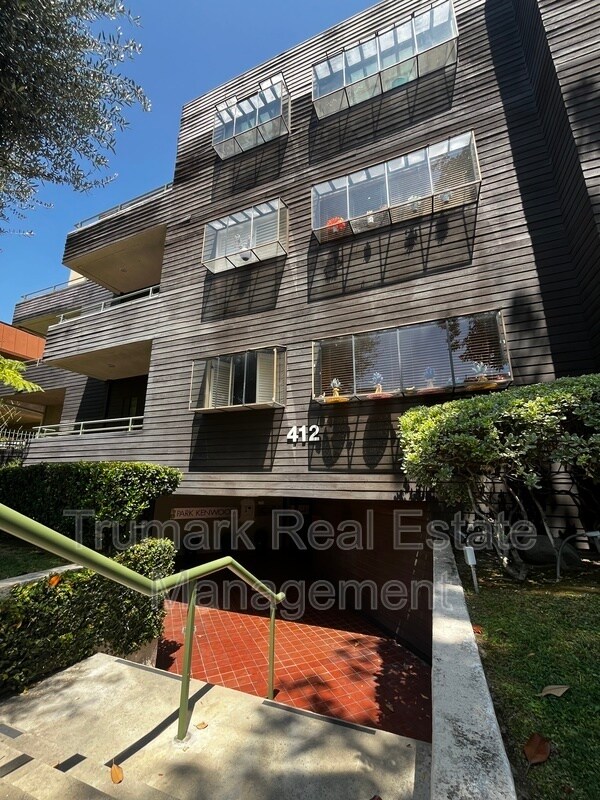Primary Photo - 412 N Kenwood St