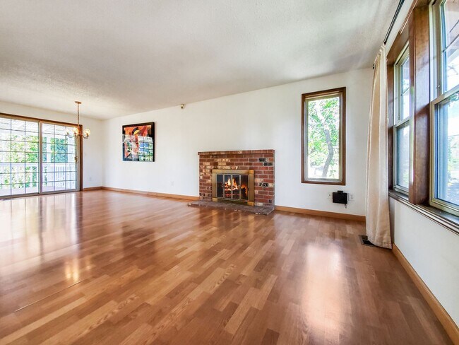 Building Photo - 1748 N 130th St