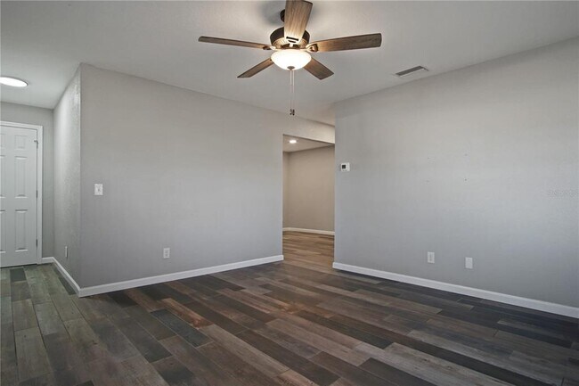 Building Photo - 213 S Bougainvillea Ave