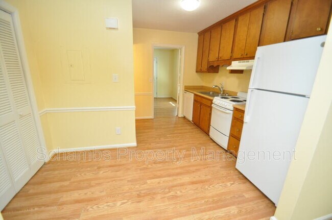 Building Photo - 6104 Deerwood Pl