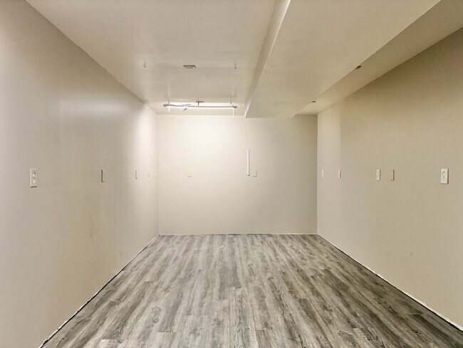 Building Photo - 14135 De La Tour Dr