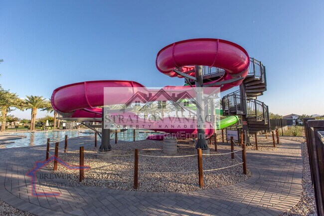 Building Photo - 9638 E Tesla Ave