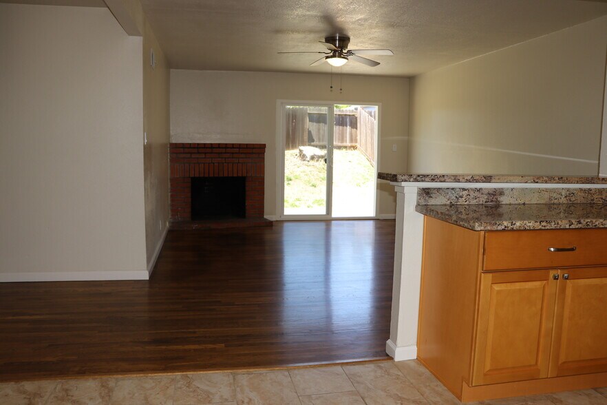 Building Photo - 335 Rollingwood Dr