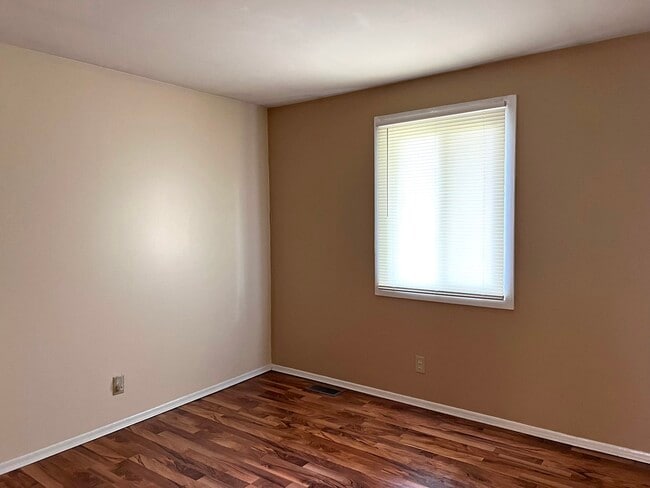 Building Photo - 124 Somerset Ln