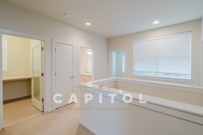 Building Photo - 3166 Vista Verde Ln SW