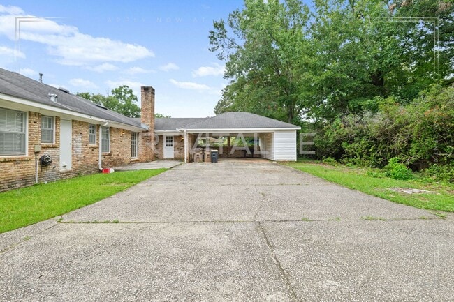 Building Photo - Spacious 4BR/2.5BA West Mobile Home – Room to Grow in a Convenient Location!