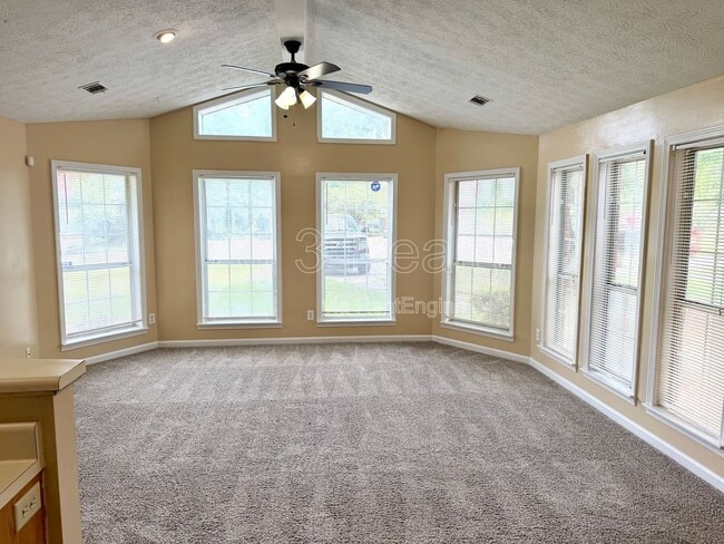 Building Photo - 2140 Meadowview Ct SE