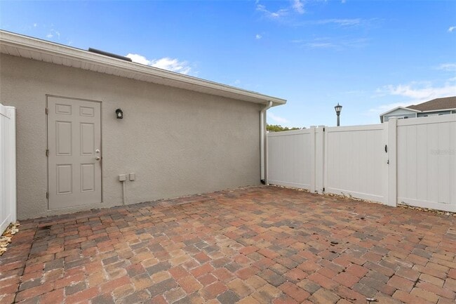 Building Photo - 15384 Caravan Ave