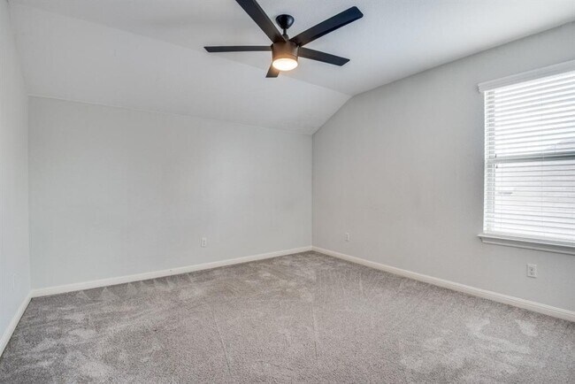 Building Photo - 628 Bottle Brush Dr