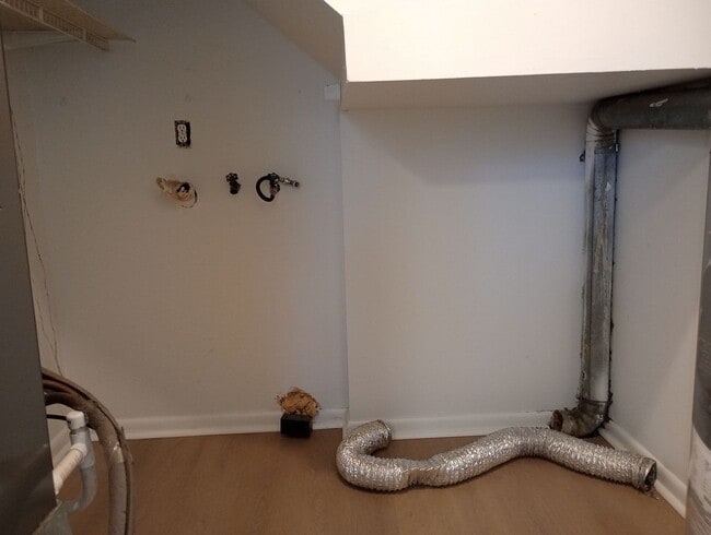 Building Photo - 3 Bedrooms, 2.5 Bathrooms Condo Rental