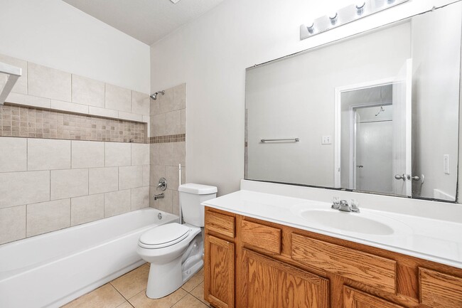 Building Photo - 927 Hannah Falls Ln