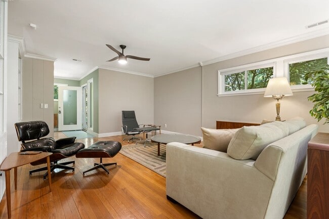 Building Photo - Prestine mid-century modern ranch minutes from Southpoint!- Application Pending