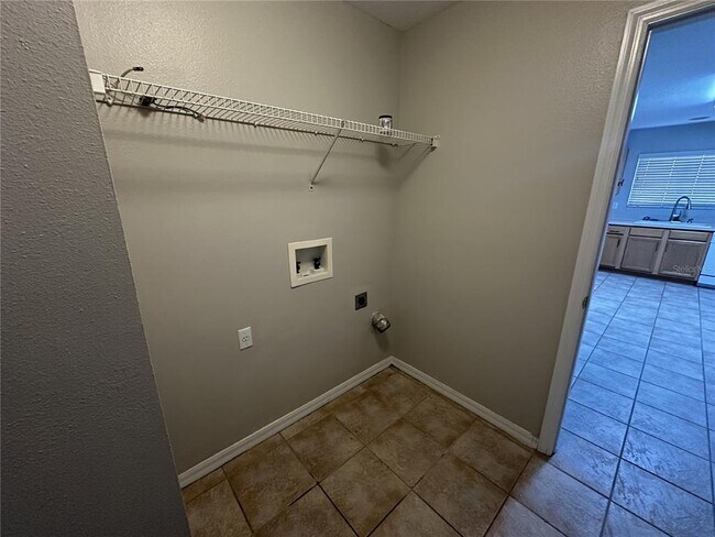 Building Photo - 6955 Lake Eaglebrooke Dr
