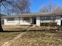 Building Photo - Large 1960's Home Near 21st & Sheridan!