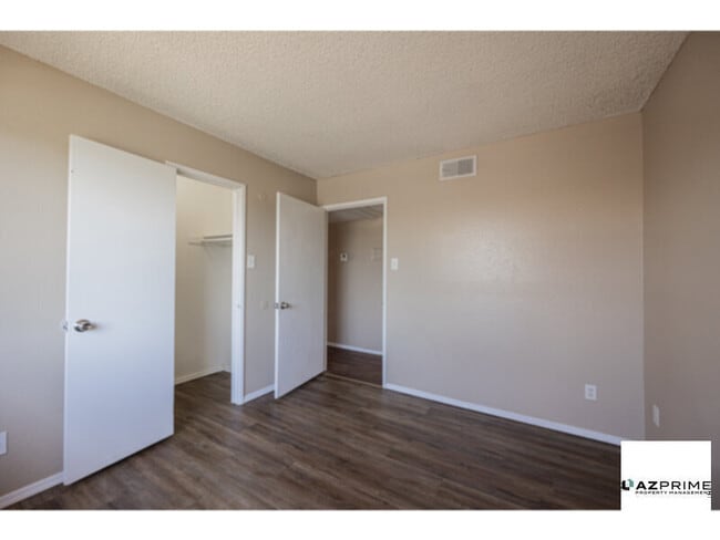 Building Photo - Stylish 2/2 Phoenix Condo in Prime Location!