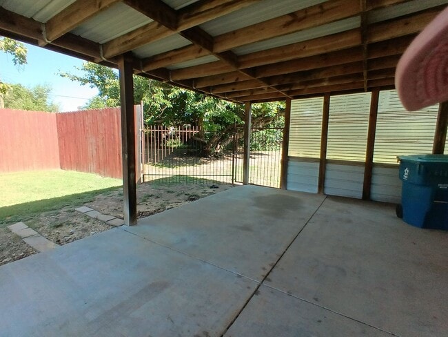 Building Photo - HOLIDAY SPECIAL-One Month FREE with 12 Month Lease!