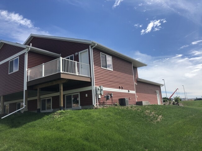 Building Photo - Quality Built Twinhome North Bismarck 2Bedroom 1 1/2 Bath SORRY NO PETS!!