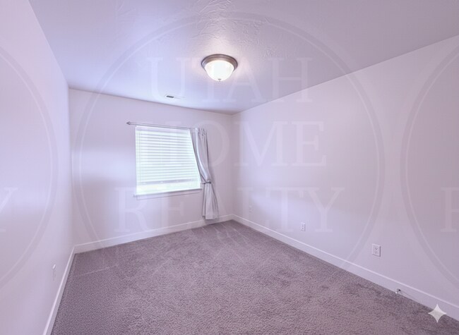 Building Photo - 441 E 260 N