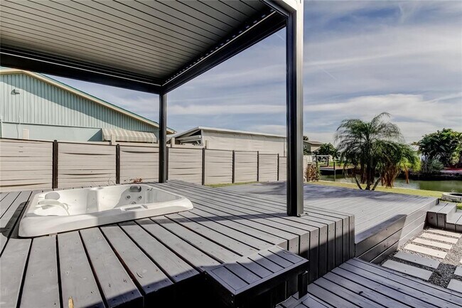 Building Photo - 8722 Elmwood Ln