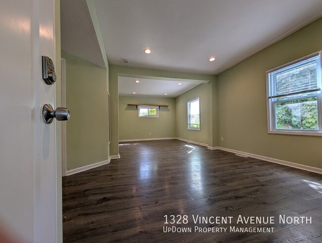 Building Photo - 1328 N Vincent Ave