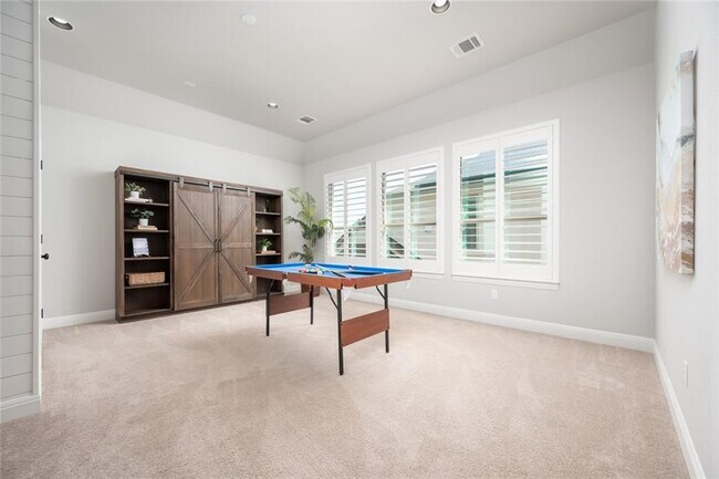 Building Photo - 16121 Golden Top Dr