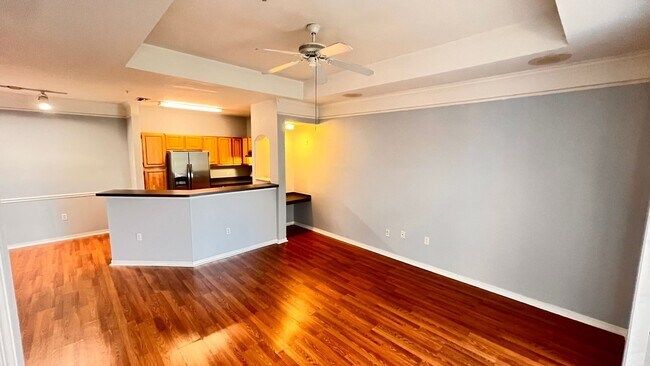 Building Photo - Two Bedroom in Metrowest AVAILABLE NOW!