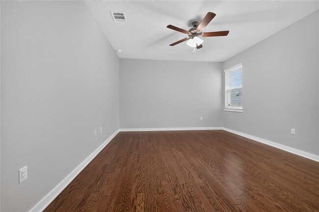 Building Photo - 6904 Pleasanton Pkwy