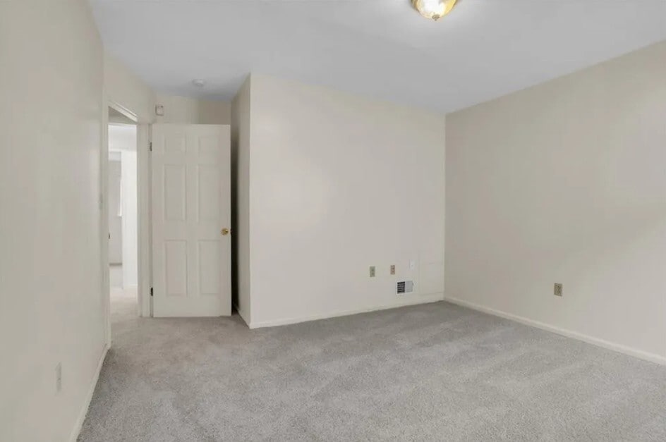 bedroom - 3240 Rothpletz St