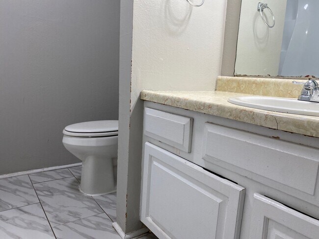 Building Photo - 30 Brianfield Cv