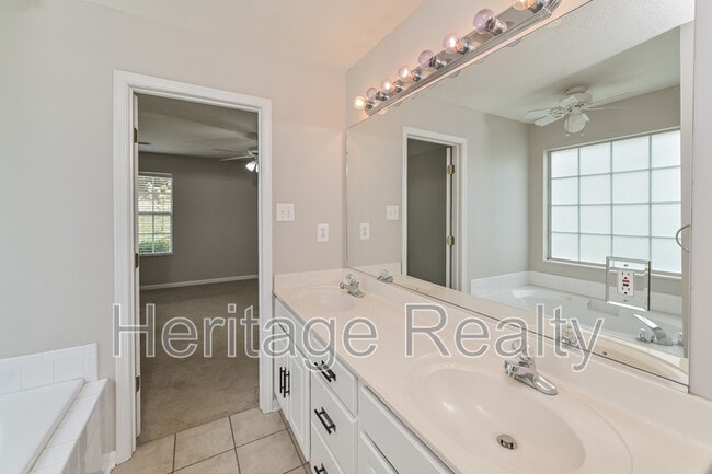 Building Photo - 5425 Crooked Pine Ln