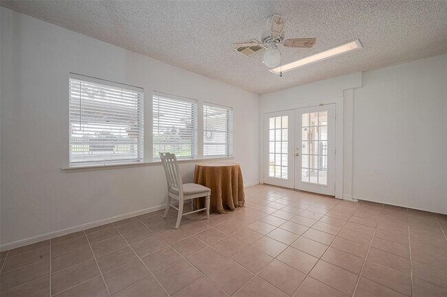 Building Photo - 15222 Torry Pines Rd