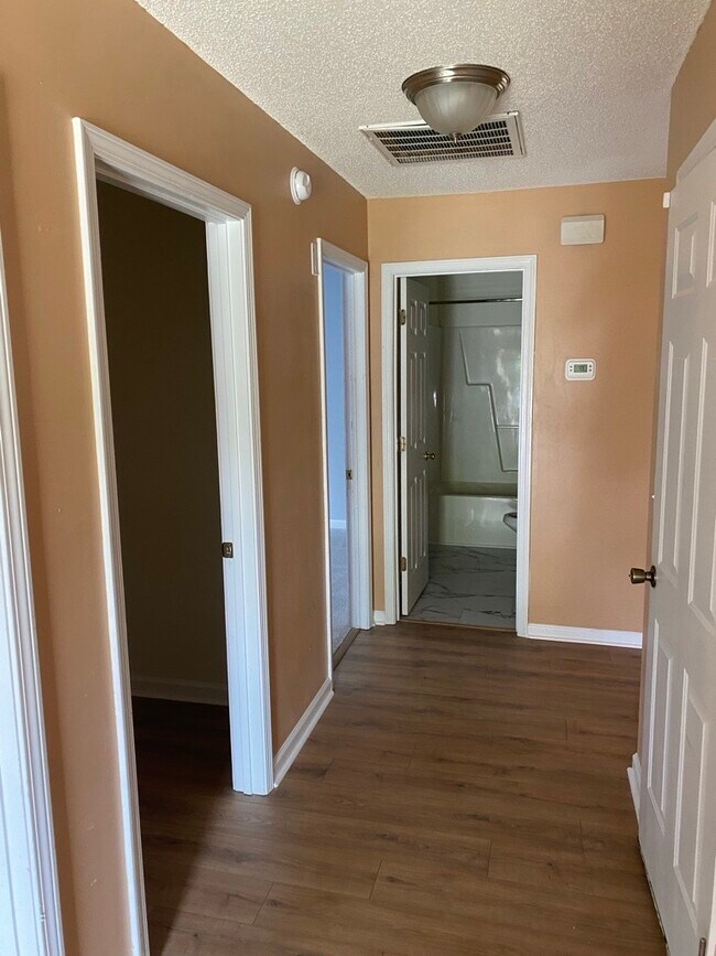 Building Photo - 113 Chatham Trace